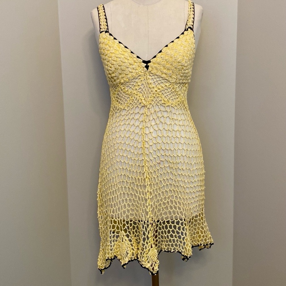 Crochet Yellow w/ Black trim beach cover, w/ thin straps & handkerchief hem